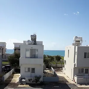 https://sandy-beach-complex.protaras-cy-hotels.com