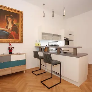 https://luxusapartment-altes-rathhaus.vienna-besthotels.com