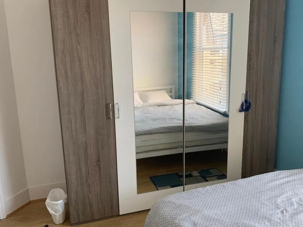 03 Bedroom Apartment-Self Check In London