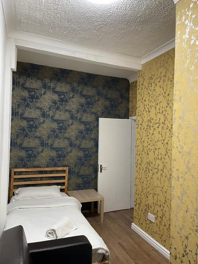 03 Bedroom Apartment-Self Check In London United Kingdom
