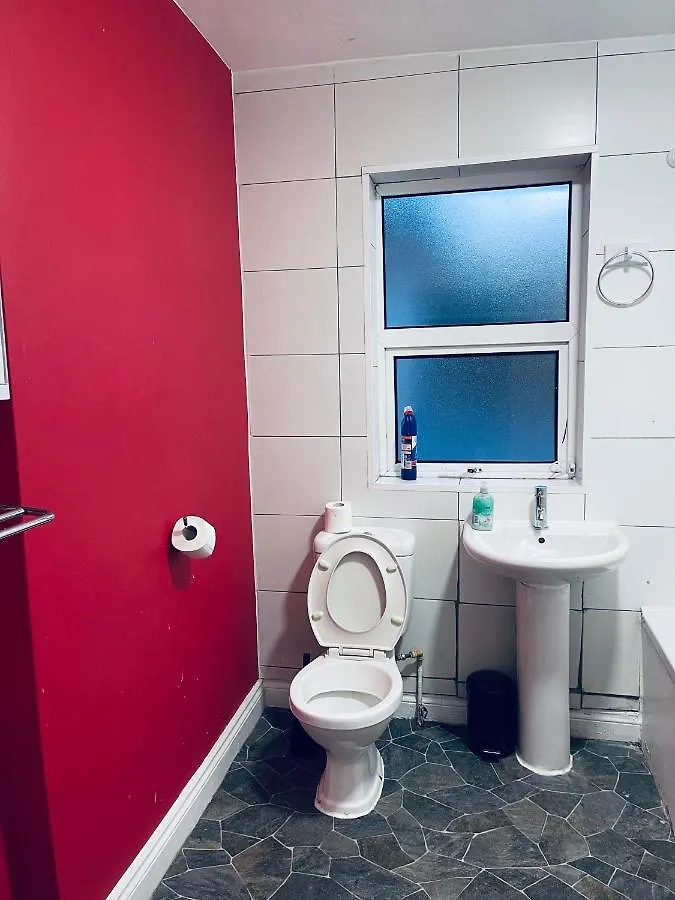 03 Bedroom Apartment-Self Check In London